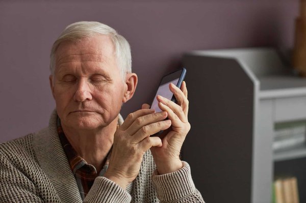 Smartphone pour malvoyant : les applications indispensables sur l'appareil